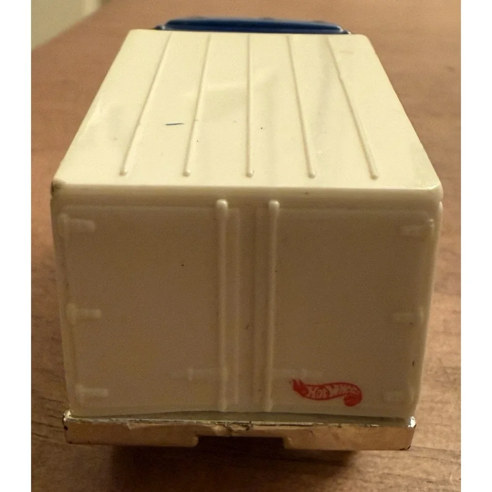 Hotwheels Van De Kamp's Fish-O-Saurs 1991 Hauler Delivery Truck 1:64 Diecast Toy